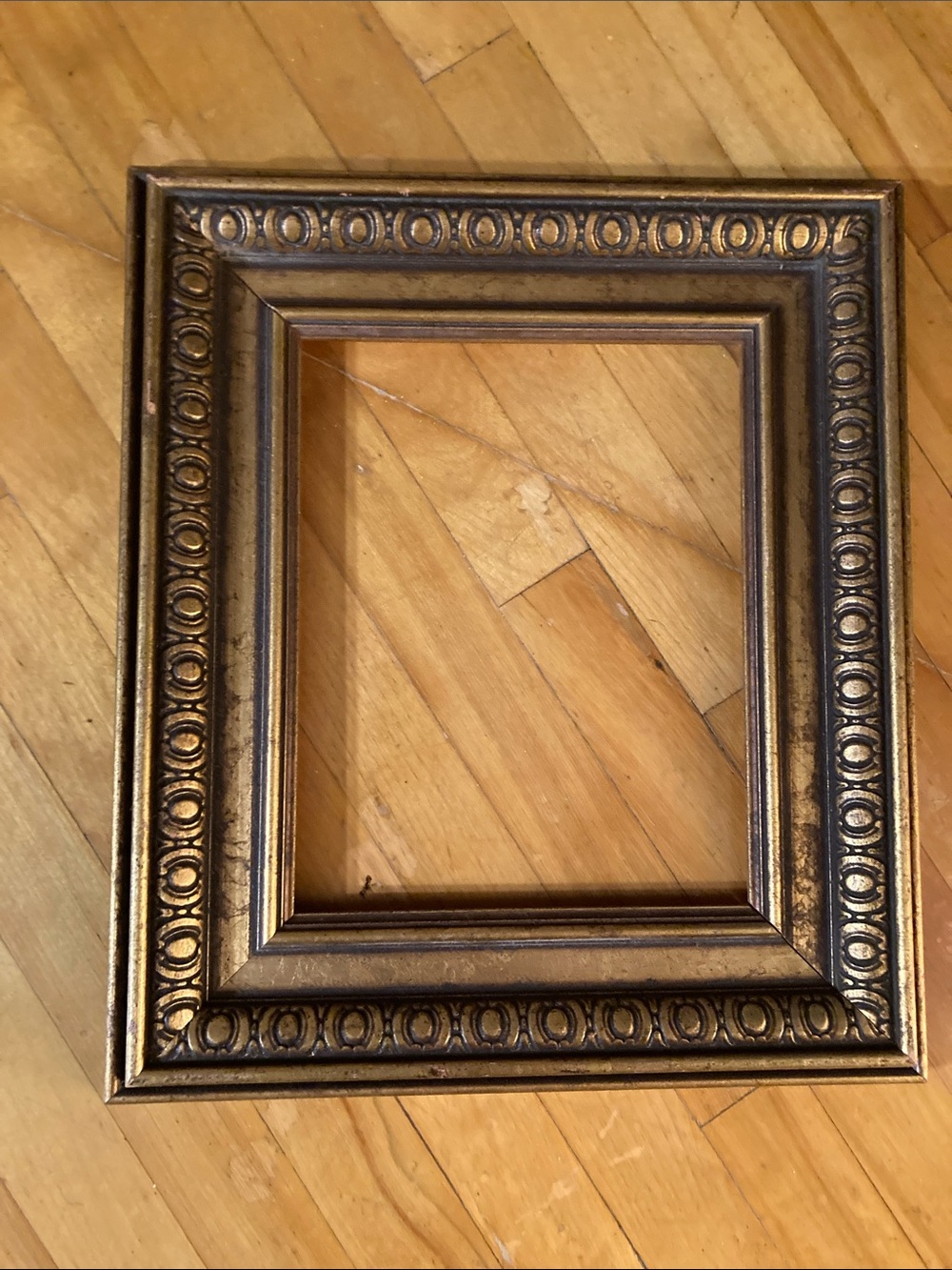 Decorative Ornate Picture Frame in Antique Gold